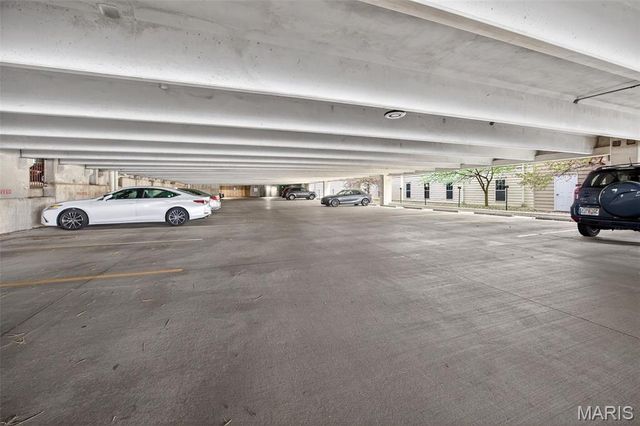 1251 Strassner Drive 2112, Brentwood, MO 63144