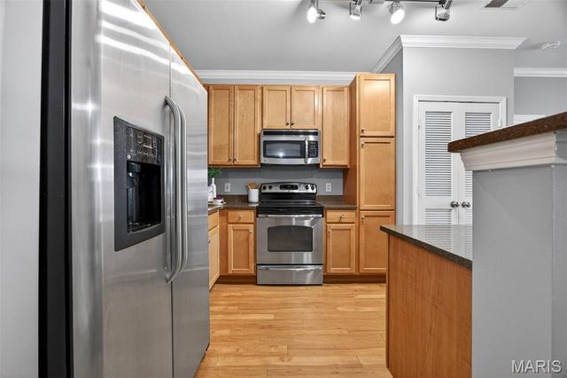 1251 Strassner Drive 2112, Brentwood, MO 63144