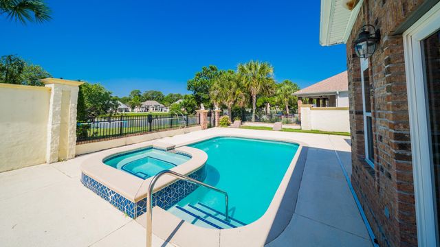 705 Fountain View Ct., Little River, SC 29566