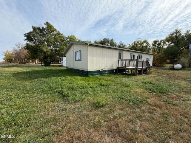 419 2nd Avenue N, Medicine Lake, MT 59247 property photo