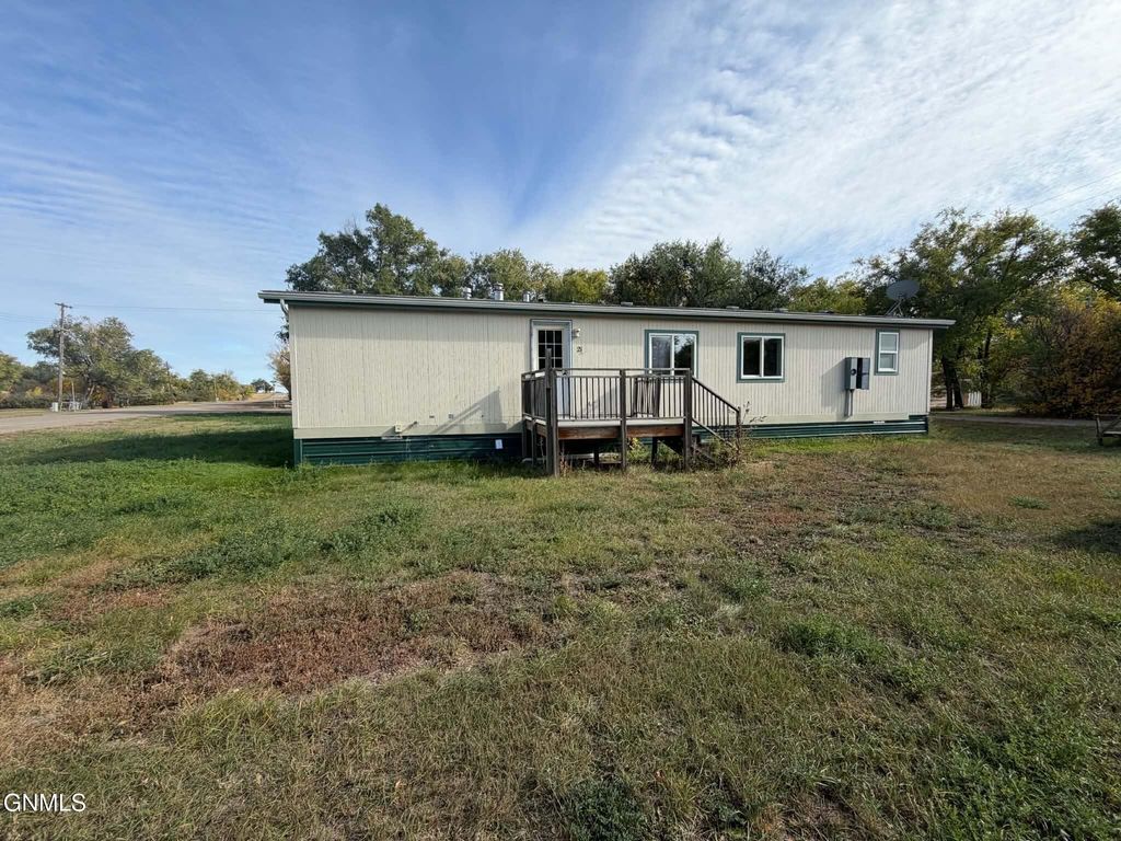419 2nd Avenue N, Medicine Lake, MT 59247 photo 2