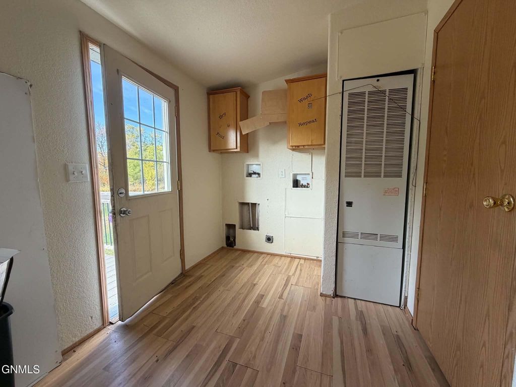 419 2nd Avenue N, Medicine Lake, MT 59247 photo 3