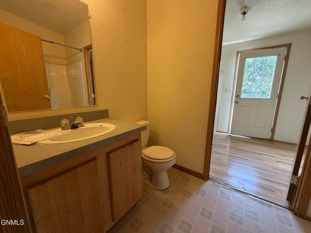 419 2nd Avenue N, Medicine Lake, MT 59247 photo 4