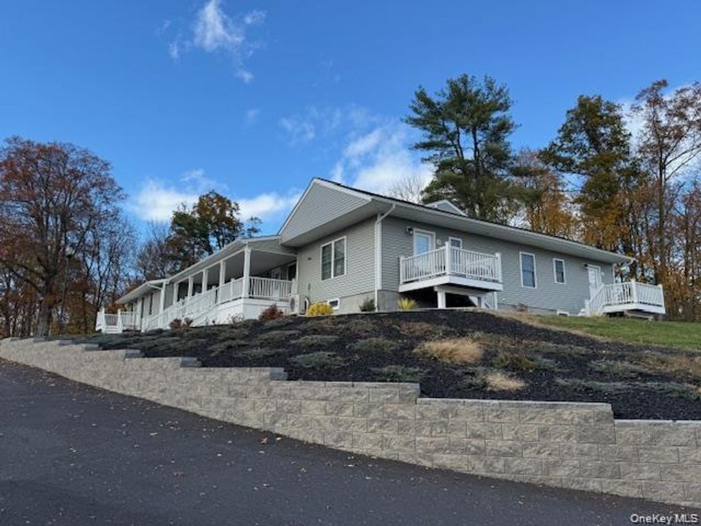 135 Cooper Road 1, Fishkill, NY 12524