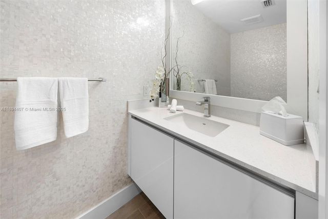 33 N Shore Dr 33, Miami Beach, FL 33141