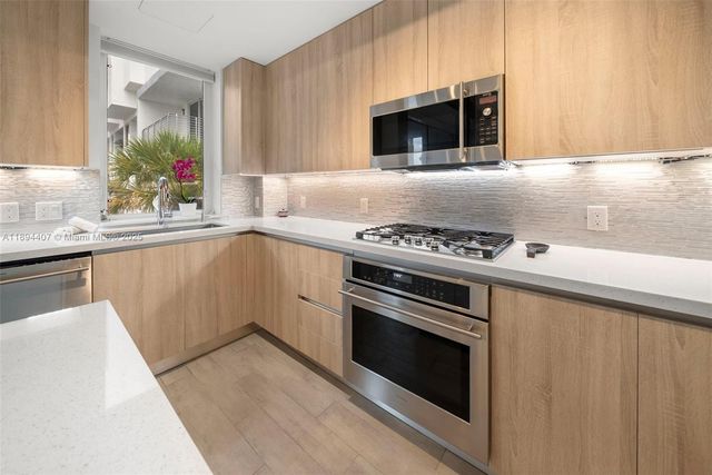 33 N Shore Dr 33, Miami Beach, FL 33141