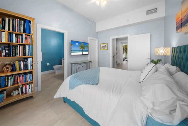 33 N Shore Dr 33, Miami Beach, FL 33141