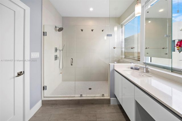 33 N Shore Dr 33, Miami Beach, FL 33141