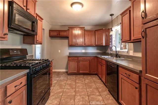 1101 Val Verde, Hemet, CA 92543