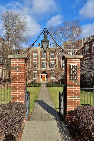 141 Beaconsfield Rd. 3, Brookline, MA 02445