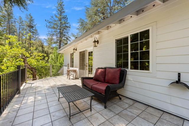 1040 Dog Bar Rd, Colfax, CA 95713