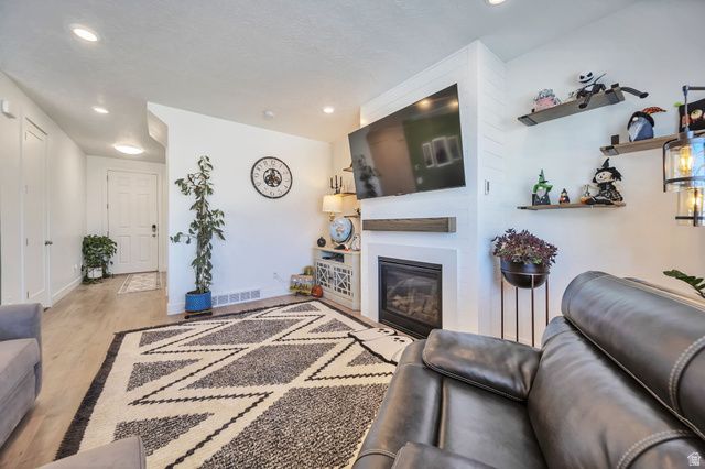 1034 W HERITAGE CREST WAY, Bluffdale, UT 84065