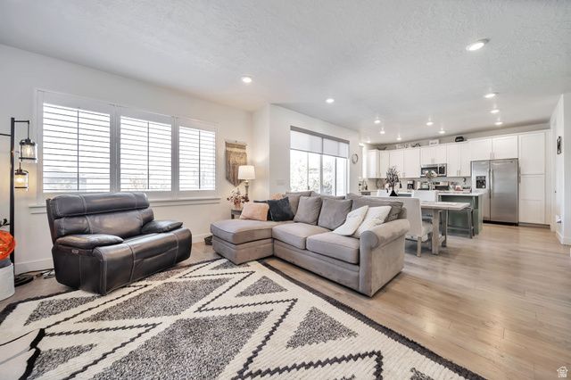 1034 W HERITAGE CREST WAY, Bluffdale, UT 84065