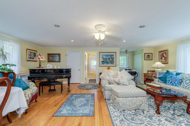 9 Severance Drive, Londonderry, NH 03053