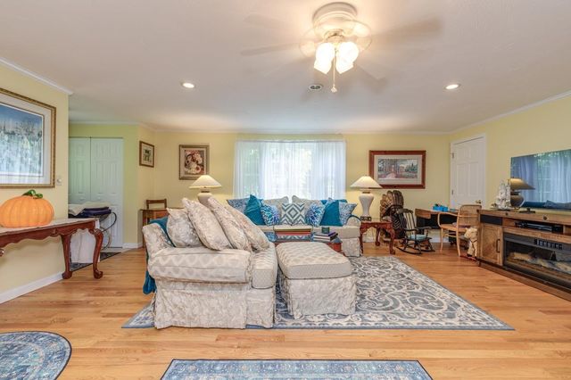 9 Severance Drive, Londonderry, NH 03053