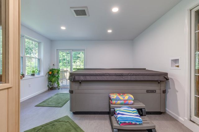 9 Severance Drive, Londonderry, NH 03053