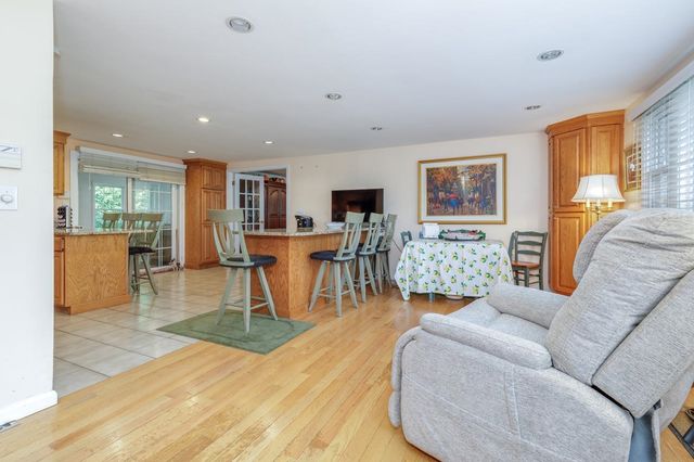 9 Severance Drive, Londonderry, NH 03053