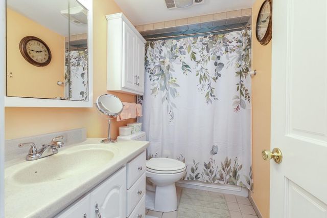 9 Severance Drive, Londonderry, NH 03053