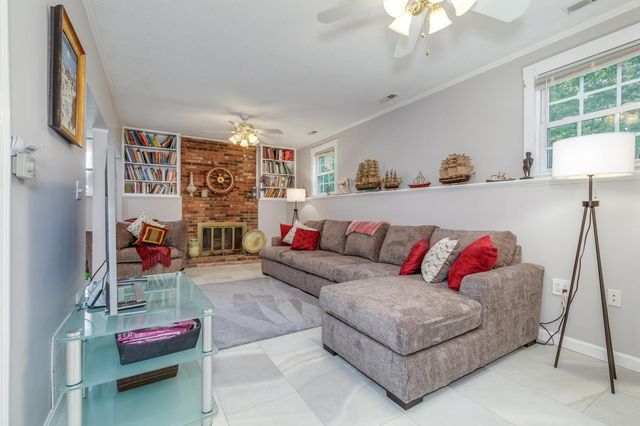 9 Severance Drive, Londonderry, NH 03053