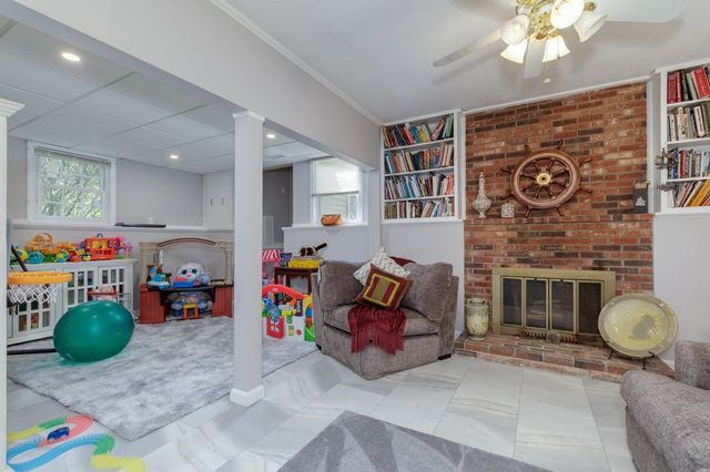 9 Severance Drive, Londonderry, NH 03053
