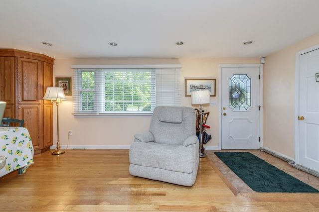 9 Severance Drive, Londonderry, NH 03053