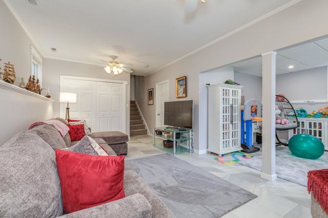 9 Severance Drive, Londonderry, NH 03053
