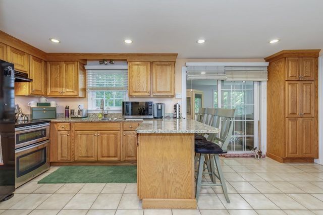 9 Severance Drive, Londonderry, NH 03053