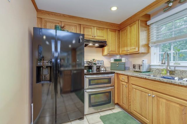 9 Severance Drive, Londonderry, NH 03053