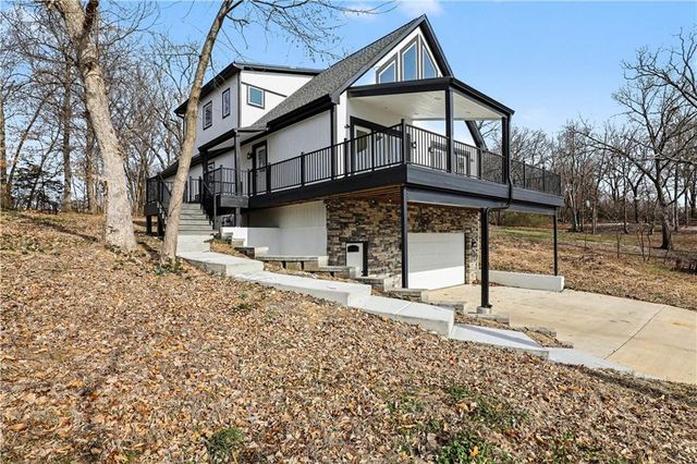 85 Lake Shore Drive, Lake Lotawana, MO 64086