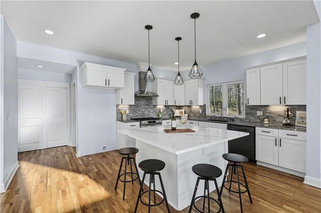 85 Lake Shore Drive, Lake Lotawana, MO 64086