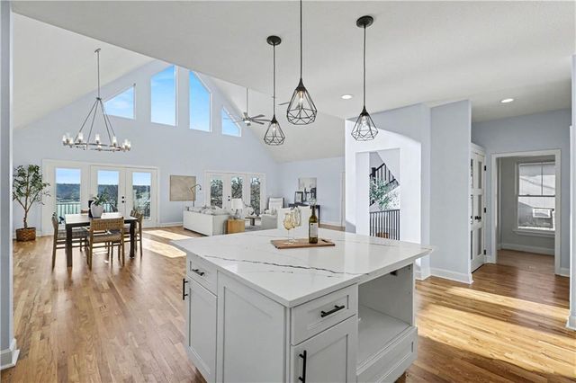 85 Lake Shore Drive, Lake Lotawana, MO 64086