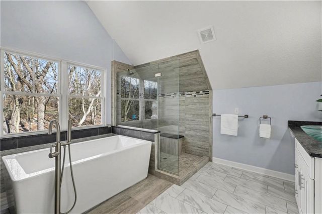 85 Lake Shore Drive, Lake Lotawana, MO 64086