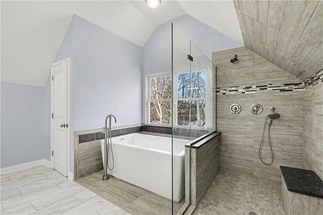 85 Lake Shore Drive, Lake Lotawana, MO 64086