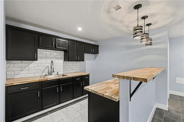 85 Lake Shore Drive, Lake Lotawana, MO 64086