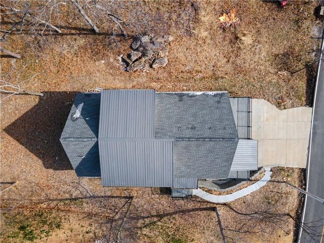 85 Lake Shore Drive, Lake Lotawana, MO 64086