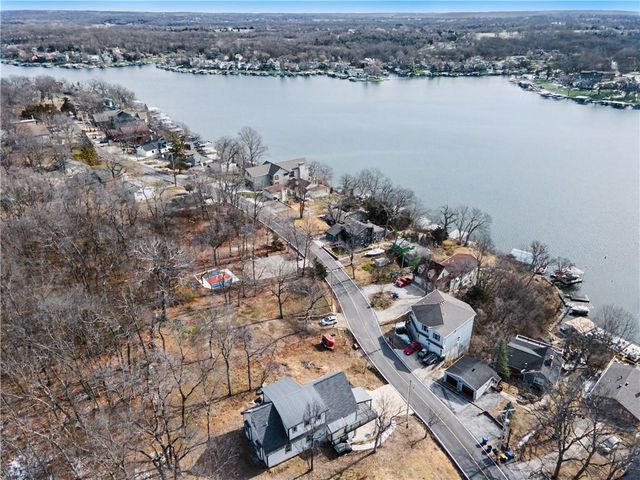 85 Lake Shore Drive, Lake Lotawana, MO 64086