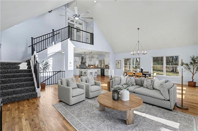 85 Lake Shore Drive, Lake Lotawana, MO 64086