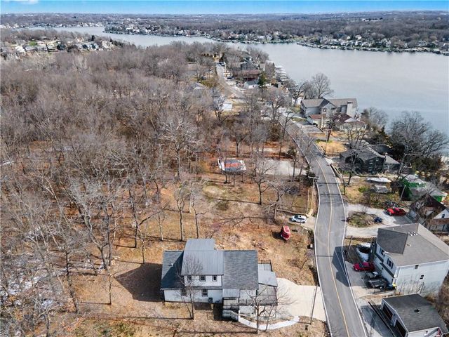85 Lake Shore Drive, Lake Lotawana, MO 64086