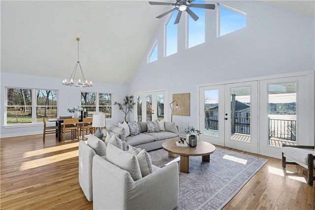 85 Lake Shore Drive, Lake Lotawana, MO 64086