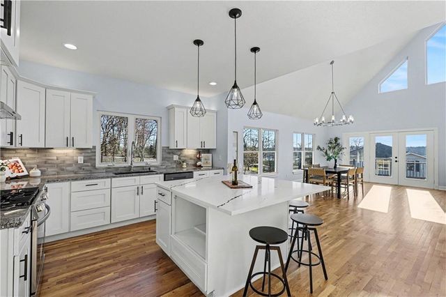 85 Lake Shore Drive, Lake Lotawana, MO 64086