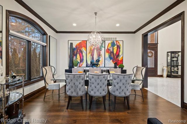 5820 Lakeview Avenue, Orchard Lake, MI 48323