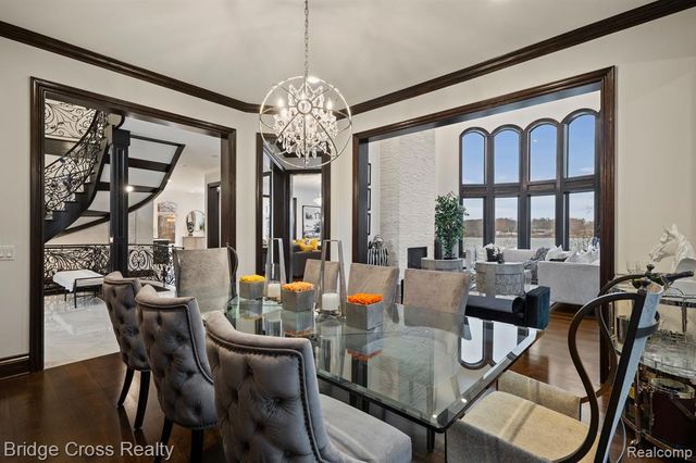 5820 Lakeview Avenue, Orchard Lake, MI 48323