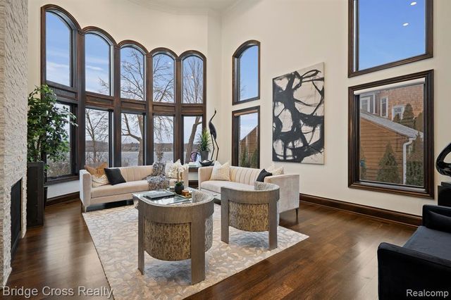 5820 Lakeview Avenue, Orchard Lake, MI 48323