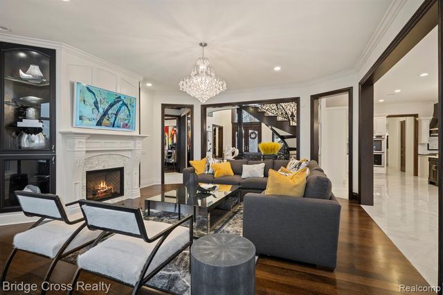 5820 Lakeview Avenue, Orchard Lake, MI 48323