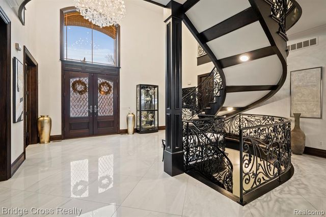 5820 Lakeview Avenue, Orchard Lake, MI 48323