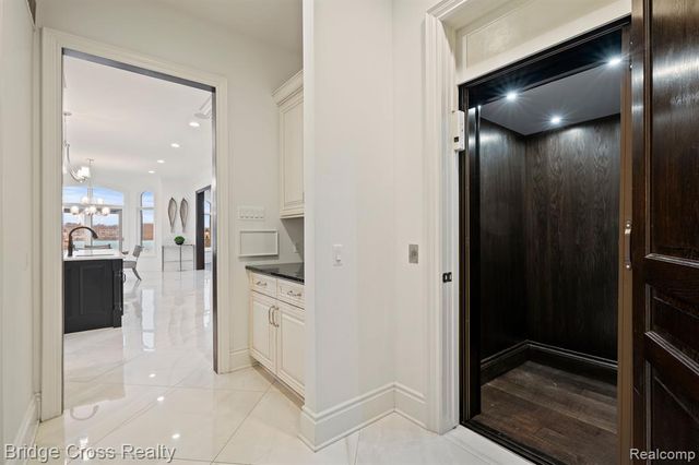 5820 Lakeview Avenue, Orchard Lake, MI 48323