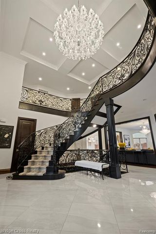 5820 Lakeview Avenue, Orchard Lake, MI 48323