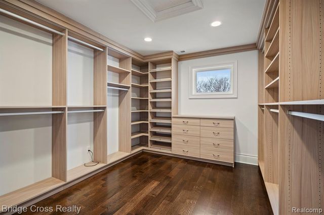 5820 Lakeview Avenue, Orchard Lake, MI 48323