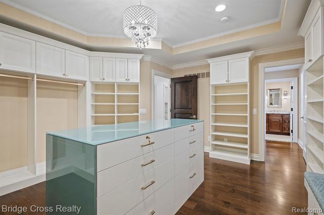 5820 Lakeview Avenue, Orchard Lake, MI 48323