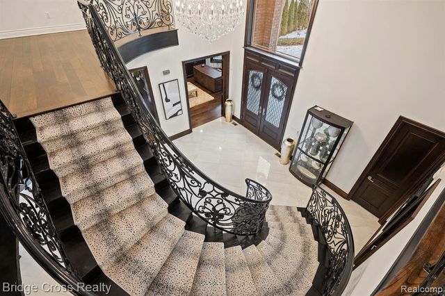 5820 Lakeview Avenue, Orchard Lake, MI 48323